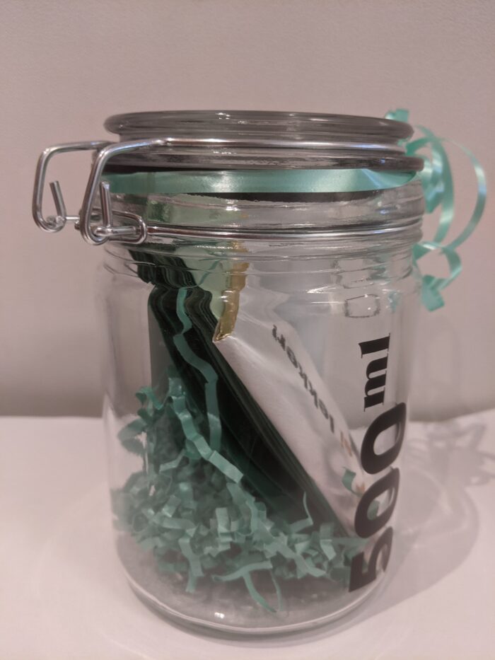 Kaber kletspot met groene kaartjes