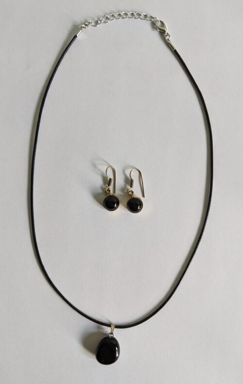 Mooie set Onyx hanger en oorbellen